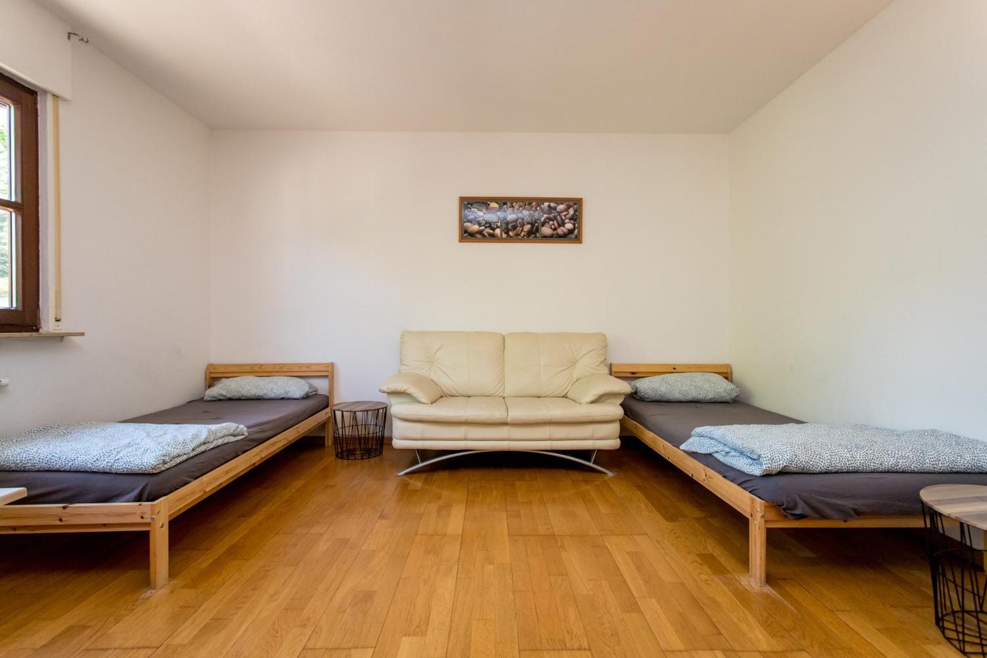 Ferienwohnung Mit 123Qm Fuer 8 Personen Mit Sehr Grossem Garten, Einfache Innen-Ausstattung Leipzig Dış mekan fotoğraf